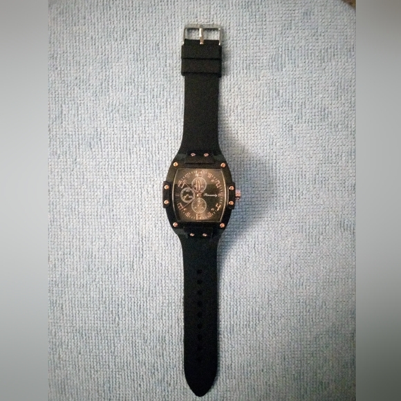 Tonneau pointer quartz wacth - Picture 2 of 4